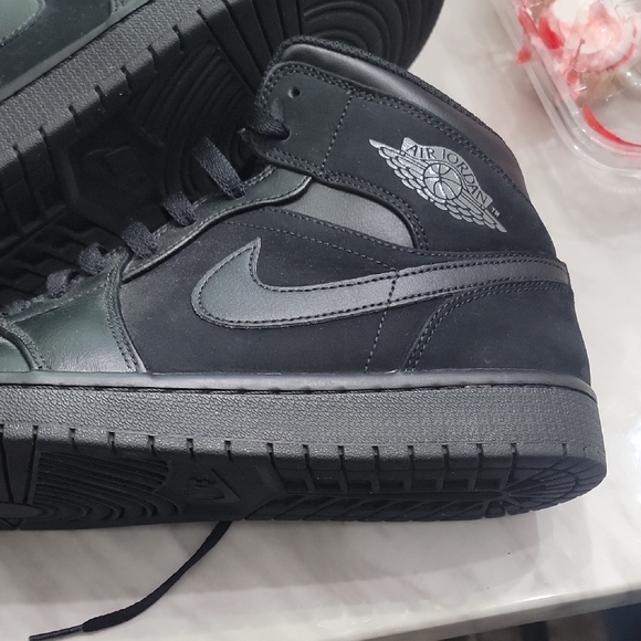 Nike Air Jordan Black High-Top Sneakers Leather And Suede Like New. - Picture 7 of 7